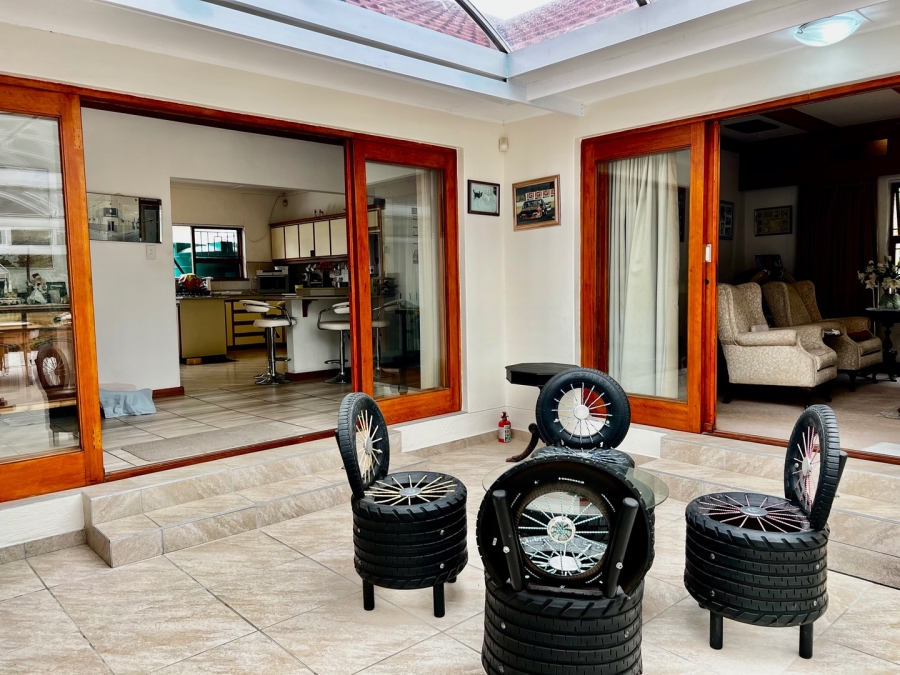 5 Bedroom Property for Sale in Heatherlands Western Cape